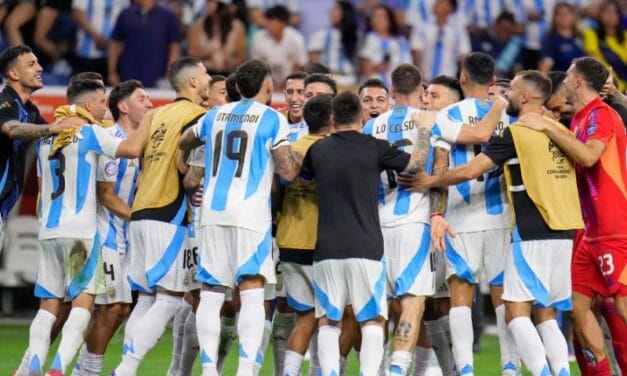 Fudbaleri ARGENTINE prvi POLUFINALISTI KOPA AMERIKA (VIDEO)