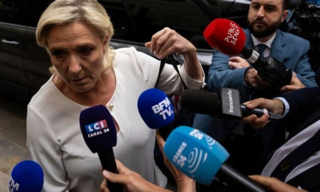 LE PEN: MAKRON pokušava da izvrši administrativni DRŽAVNI UDAR
