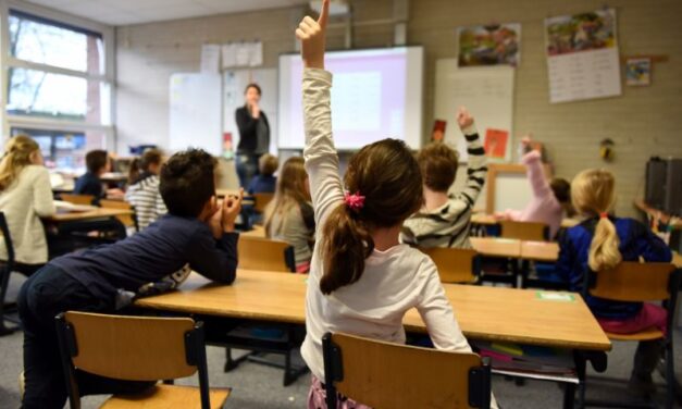 Za sve đake: Evo koliko novca dobijaju od Grada Beograda!