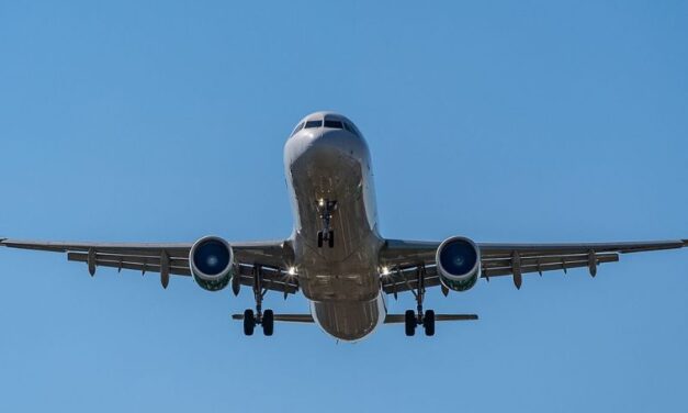 UŽASAN KRAJ ŽIVOTA: Aviomehaničara usisao i usmrtio mlazni motor Boinga 737-500