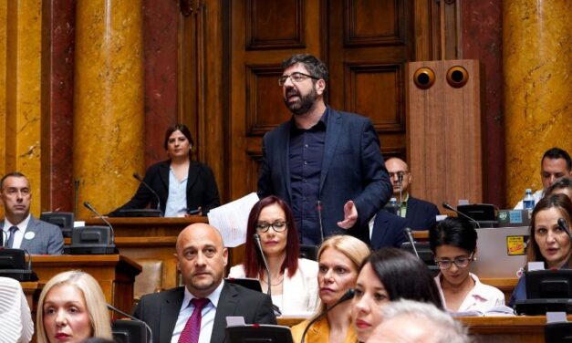 BURAN DAN U SKUPŠTINI: Vlast “ZA”, opozicija “PROTIV” POVEĆANJA PRETPLATE RTS-U