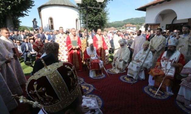 Važna poruka Porfirija: NAŠE DANAŠNJE BITKE SU ZA MIR, SLOGU I ČINJENJE DOBRA