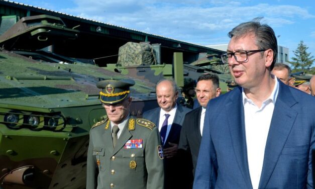 Iran zahvalan Vučiću, izvoz oružja stvar Srbije