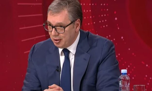 VUČIĆ: Diže se Srbija kao feniks iz pepela